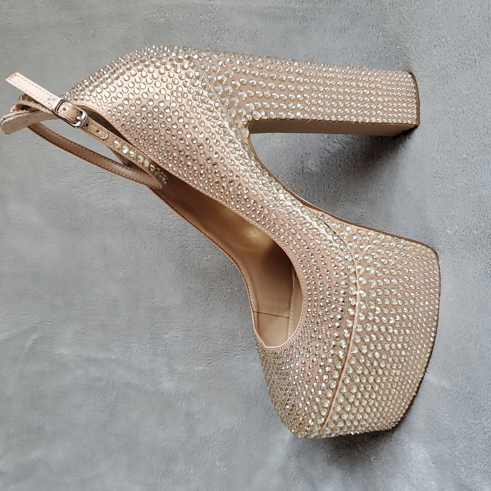 🆕️ STEVE MADDEN Skyrise Champagne Rose Gold Rhinestone Platform Pumps SIZE: 11M